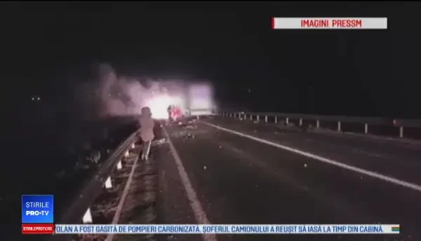 Accident șocant în Satu Mare. O mașină a ars cu tot cu șofer după ce s-a izbit de un TIR
