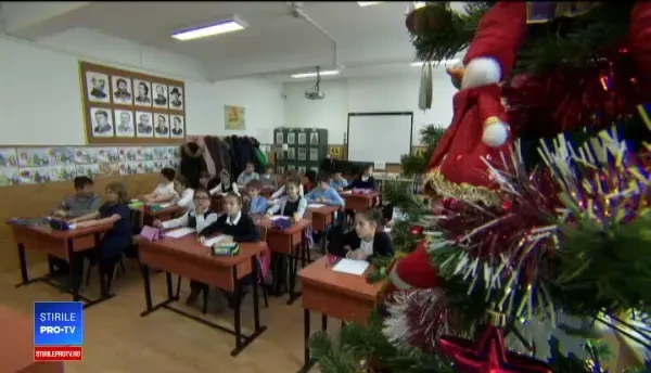 Cadouri pentru copiii nevoiași, de la Moș Crăciun. ”Patrula cățelușilor”