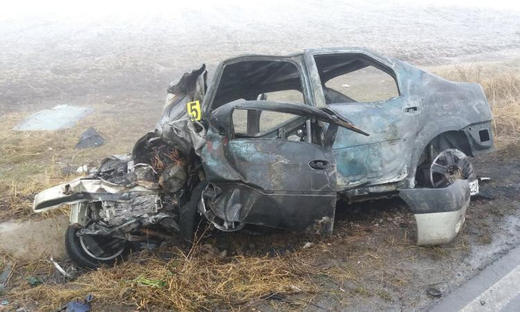 Un primar a murit într-un accident petrecut în Brăila. Mașina a luat foc după impact