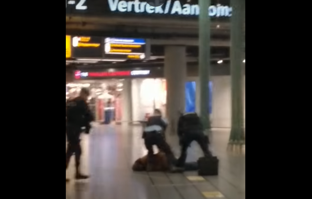 Un român a provocat haos pe aeroportul din Amsterdam. La un pas să fie împușcat