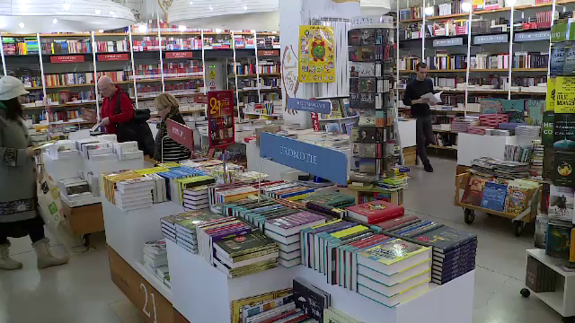 Cărțile pentru copii, un lux pentru părinții din România. Cât ajung să coste volumele