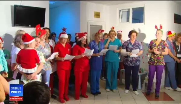 Spectacol pentru copiii bolnavi, oferit de medicii şi asistentele de la Fundeni