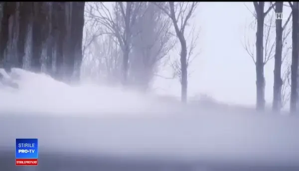 Accidente mortale și ambulanțe înzăpezite. Localitatea pe cale de a fi izolată de lume