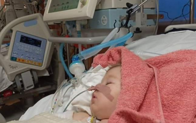 Fetița jandarmeriței ucise pe ”trecere” are nevoie urgentă de ajutor pentru tratament