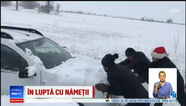 Primarul care deszăpezeşte singur comuna pentru că nu-şi permite un angajat