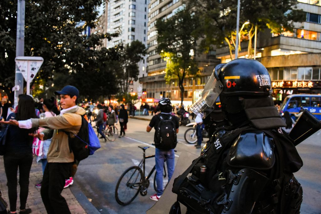 Atac cu grenadă într-un club unde sărbătoreau suporterii. Ce grupare ar fi comis atentatul