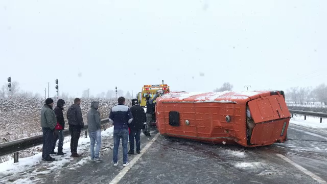 Sute de localități fără curent. Orașul unde s-a așteptat ore întregi la o benzinărie