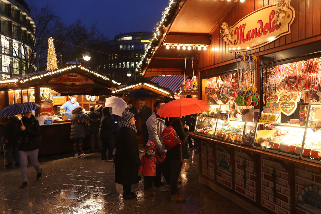 Un hoț a furat sute de cârnați de la un târg de Crăciun. Reacția poliției