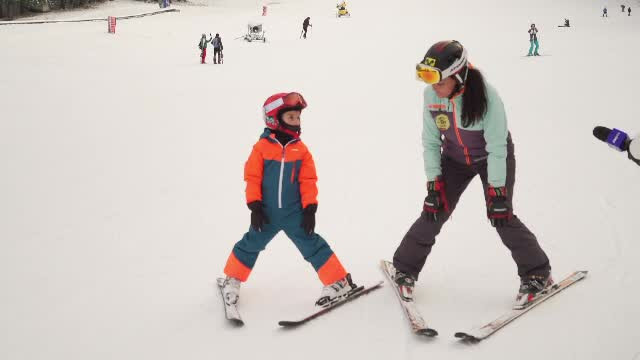 Atenție la alegerea instructorului de schi, pe pârtii. Șarlatanii păcălesc turiștii