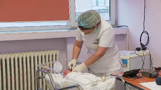 Toți copiii născuți în maternitățile de stat beneficiază de control auditiv gratuit