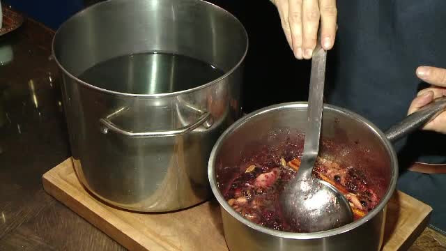 Vinul fiert, vedeta sărbătorilor de iarnă. Cele mai căutate reţete în preajma Crăciunului