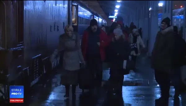 Sute de călători au răbdat de frig și foame în trenuri. O cursă a avut întârziere de 21 ore