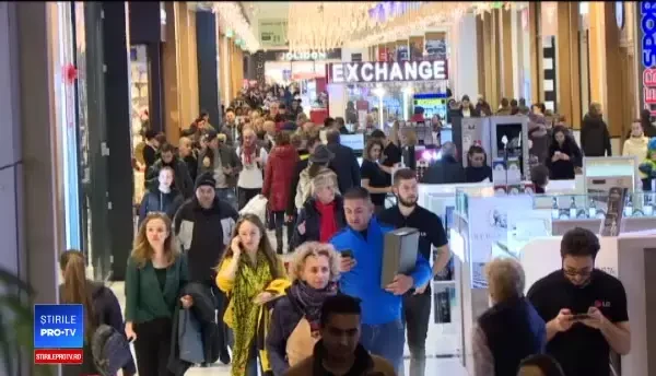 Românii au tendința să cheltuiască tot mai mult de Sărbători. Sfaturile economiștilor