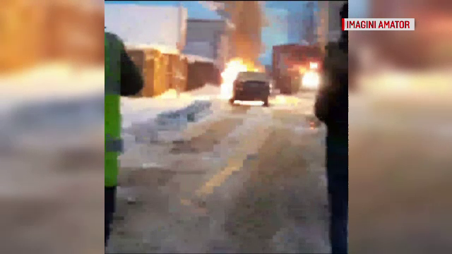 Un şofer s-a salvat în ultima clipă din maşină cuprinsă de flăcări. Incidentul, filmat de martori