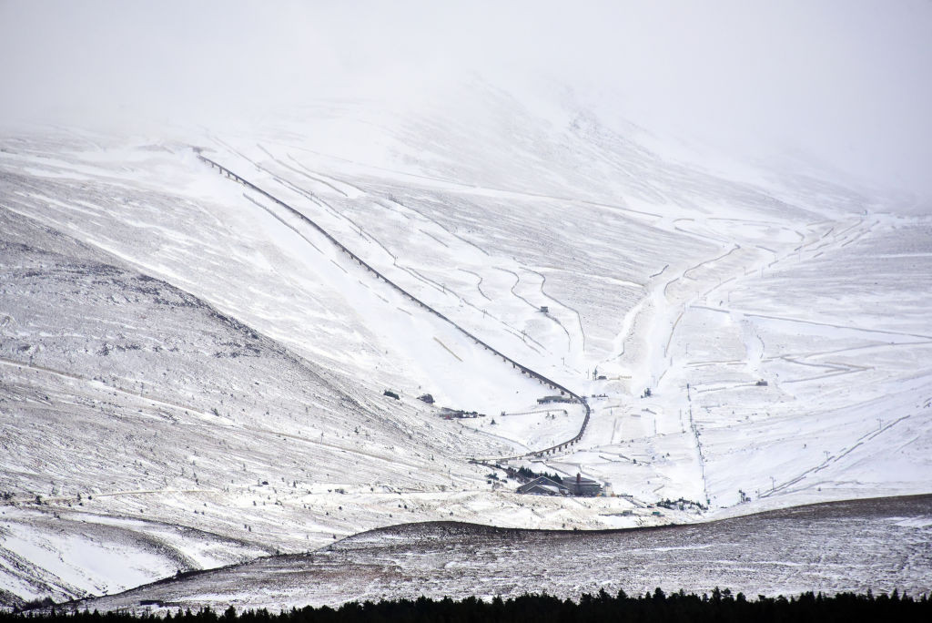 Cum a supraviețuit un tânăr unei căzături de la aproape 500 de metri