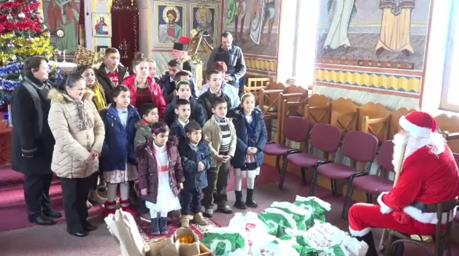 14 copii de la o casă de tip familial din Alba au primit cadouri de Crăciun
