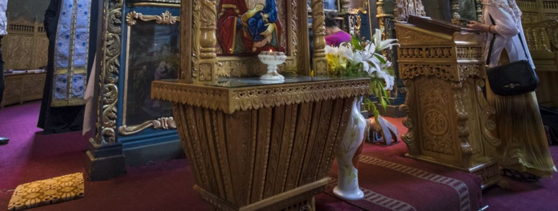 Un preot din Iași, acuzat de soție că a fost prins cu amanta. Ce a urmat