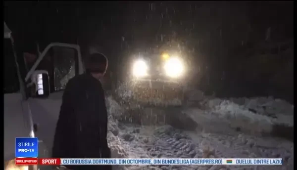 Localități fără curent, apă și căldură: „Am băgat zăpadă în oală şi am pus pe aragaz”