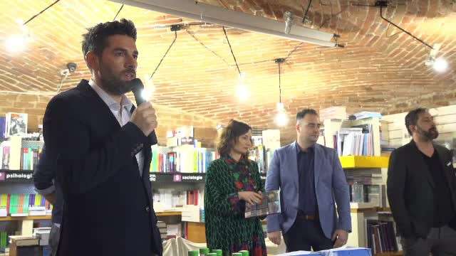 Cartea "România, te iubesc!" a fost lansată la Sibiu. "Cuvântul scris rămâne"