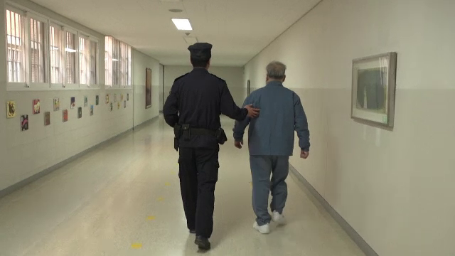 Tara in care batranii aleg sa mearga la inchisoare ca sa faca rost de bani