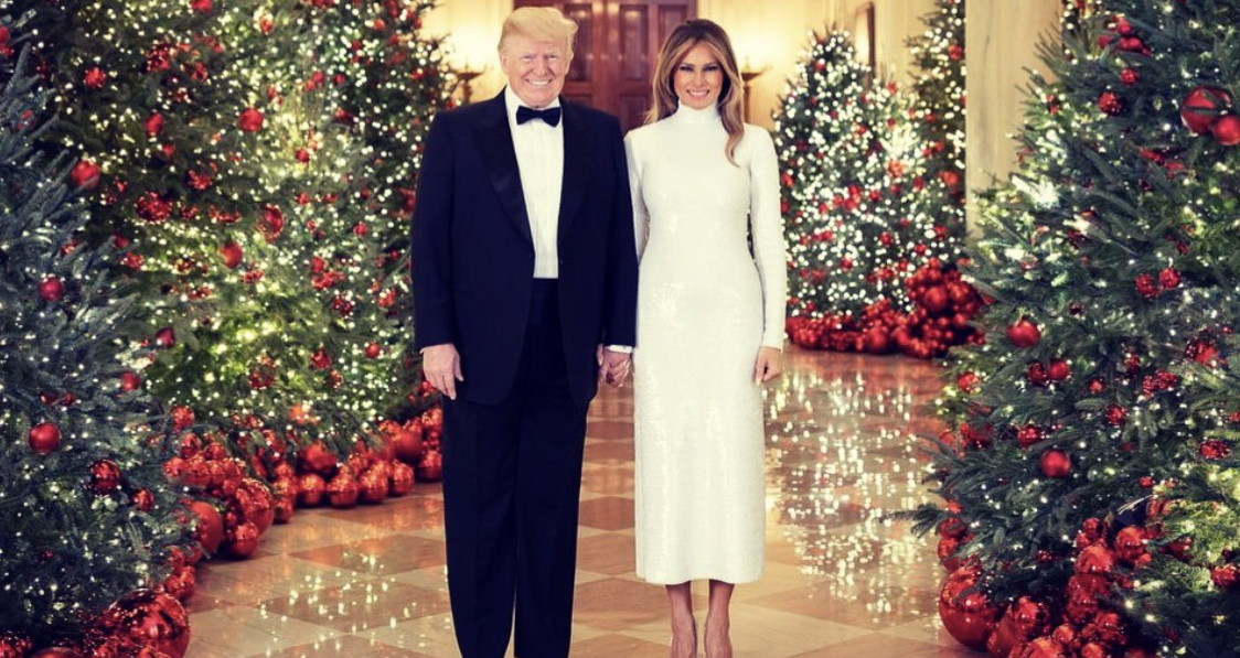Melania și Donald Trump, în fotografia oficială de Crăciun. Mesajul lor
