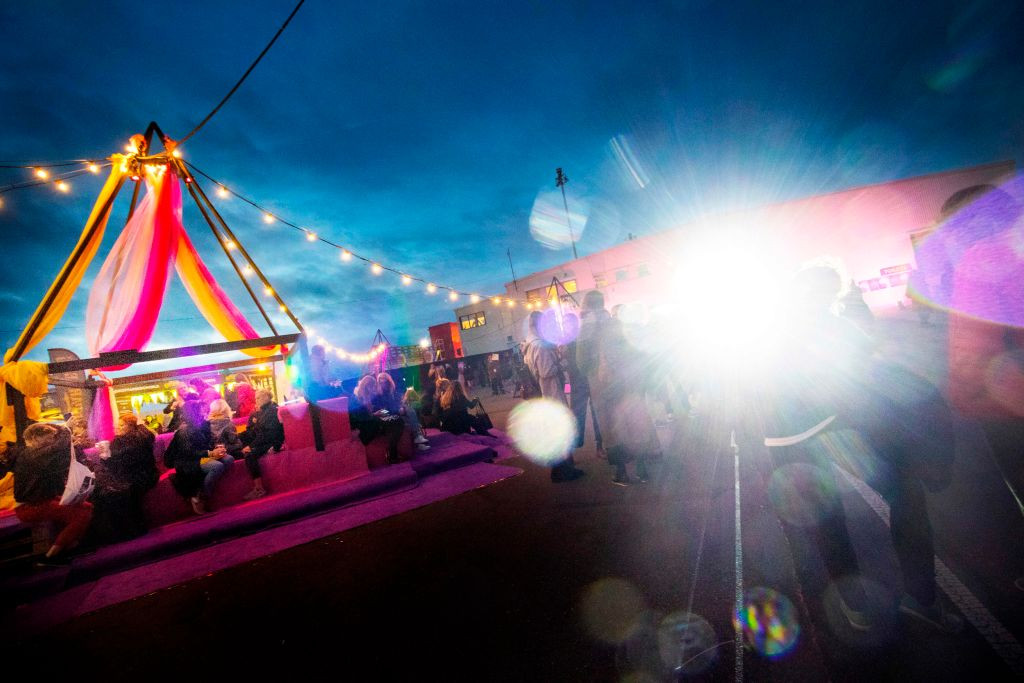 Ce s-a întâmplat după un festival de muzică la care au fost interziși bărbații