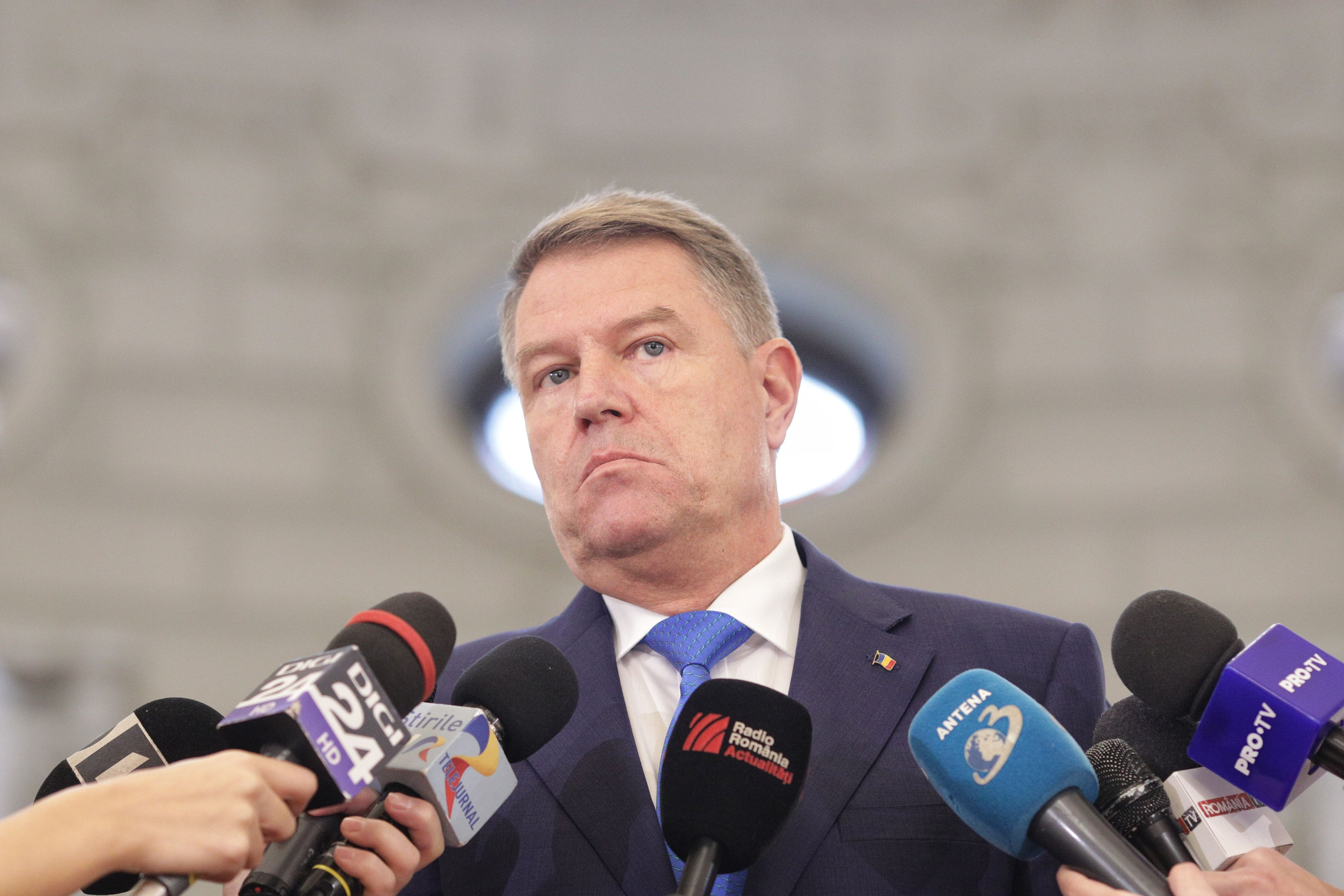 Klaus Iohannis atacă din nou Guvernul: ”Aruncă în haos economia. Va face viaţa românilor mai scumpă”