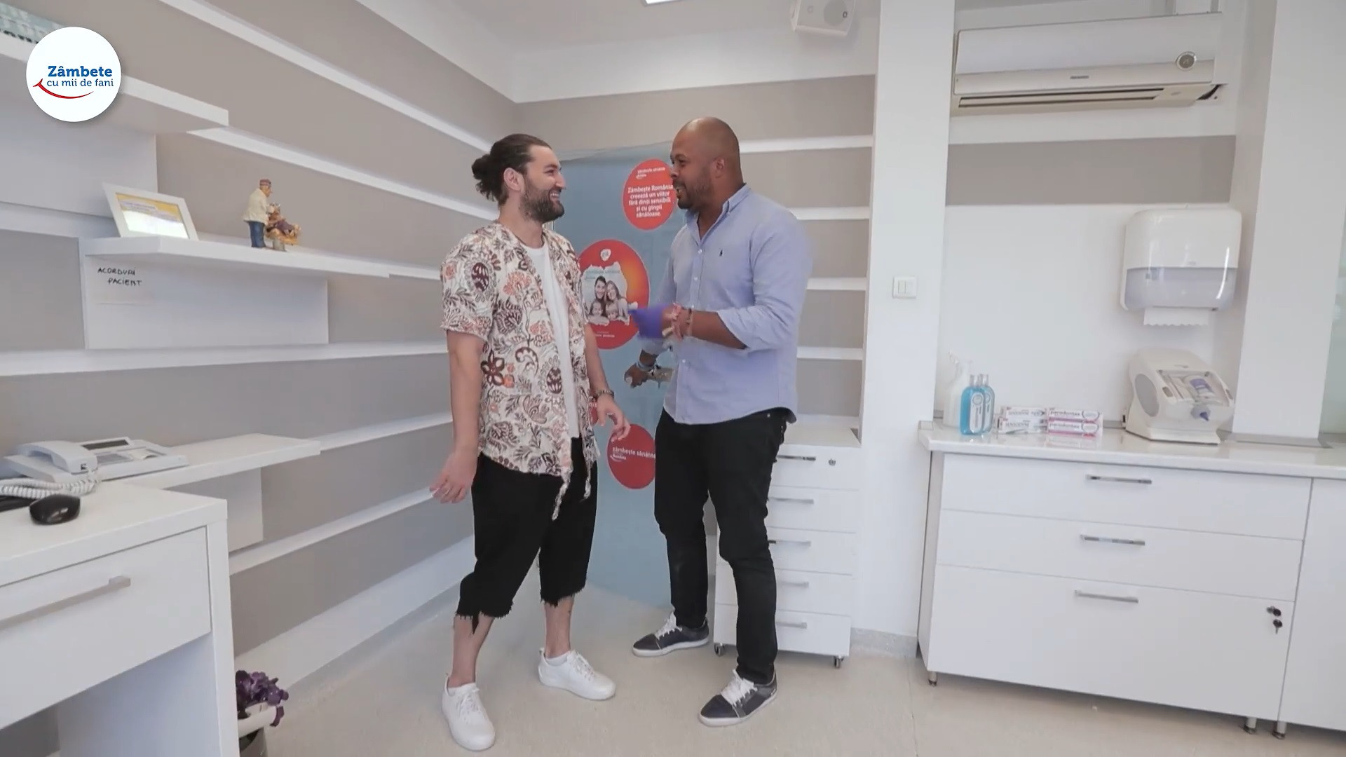 (P) Smiley recunoaște de pe scaunul stomatologului:„Ustensilele cu care lucrez sunt uneori periculoase”