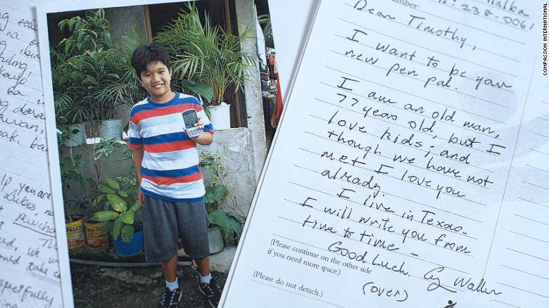 Scrisorile secrete trimise de George Bush Sr unui băiețel filipinez, timp de 10 ani. FOTO