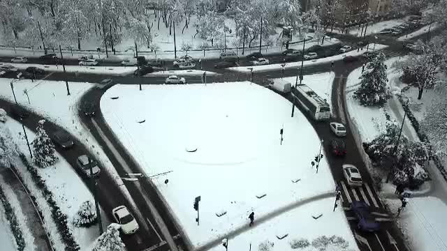 Orașul unde deszăpezirea întârzie. Un giratoriu este și acum îngropat de zăpadă