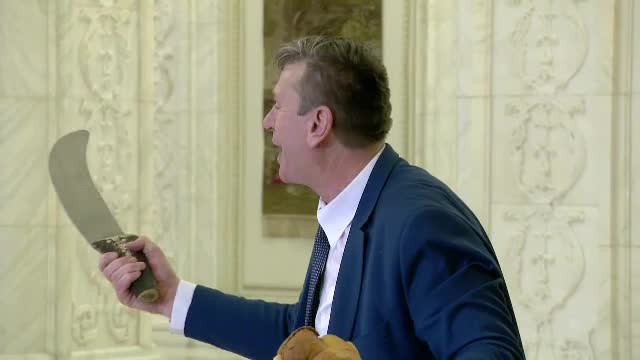 Ce a făcut un deputat PNL cu o sabie în Parlament. Dragnea a fost încântat