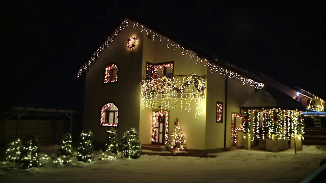 Suma cheltuită de o româncă pentru a-și decora casa de Crăciun