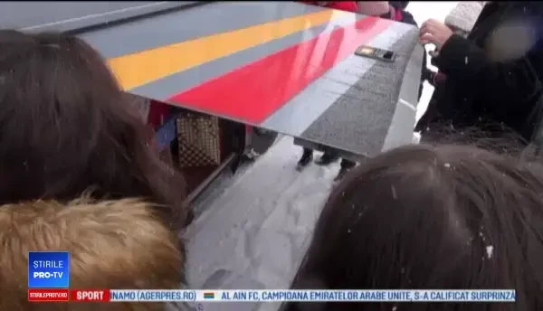 Elevii unei școli din Bacău s-au transformat în Moș Crăciun. Gestul făcut pentru alți copii