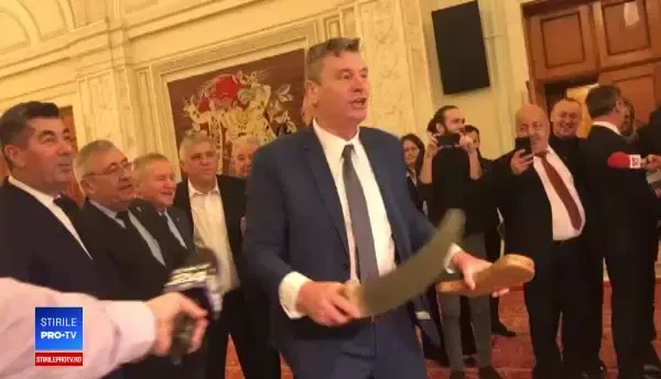 Ce a făcut un deputat PNL cu o sabie în Parlament. Dragnea a fost încântat
