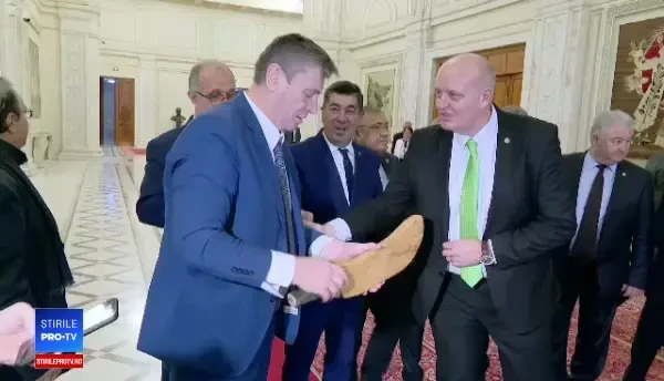 Cozonac pe holurile Parlamentului, direct din Țara Moților