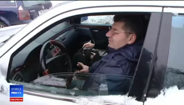 Orașul unde deszăpezirea întârzie. Un giratoriu este și acum îngropat de zăpadă