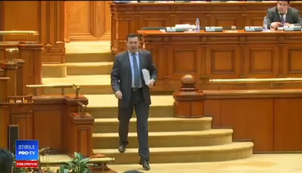 Clemență pentru românii evazioniști. Opoziția: ”O altă formă de hoție iertată”