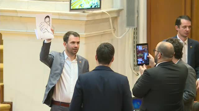 opozitia in Parlament