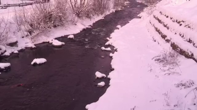 Bebeluș, găsit mort după ce a fost aruncat în râu. Misiune grea pentru poliție