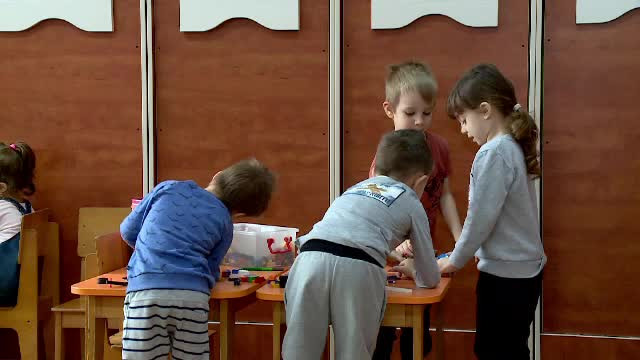 Greșeala pe care o fac părinții când cumpără jucării pentru copii. Sfaturile specialiștilor