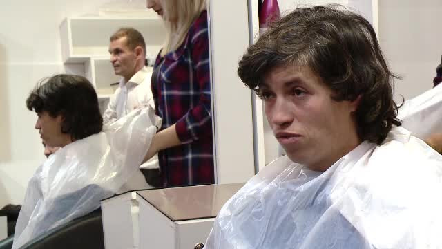 Trăia pe străzi de 5 ani, dar un campion i-a schimbat viața. Cine este salvatorul ei