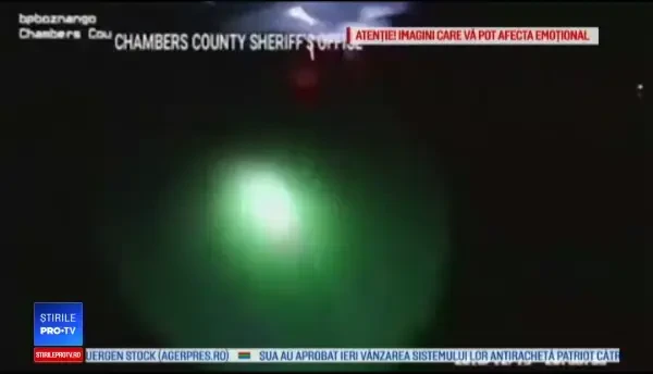 Salvare spectaculoasă dintr-o mașină în flăcări. Cum s-a produs incendul