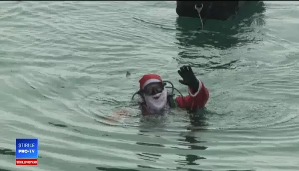 Moş Crăciun a ajuns înot până la Constanța Surprizele pregătite pentru cei mici