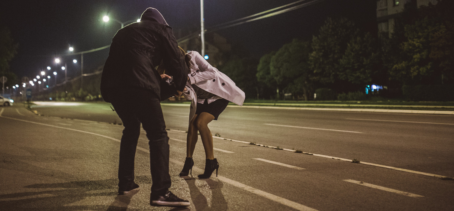 Ce a pățit un bărbat după ce soția l-a lovit în zona intimă, de furie