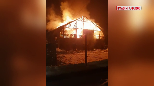 Mai multe case, în pericol de incendiu, în Maramureș. De la ce a pornit