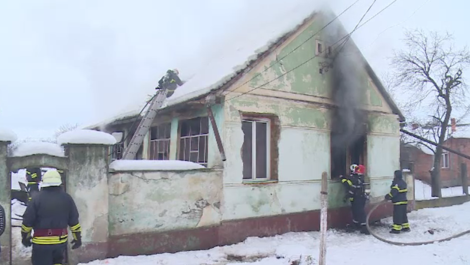 Cum a scăpat o fetiță de 10 ani dintr-un incendiu de proporții. Mama are arsuri grave