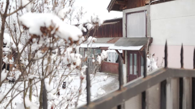 Bătrân din Brașov atacat și jefuit noaptea, în casă. Câți bani avea într-o căciulă