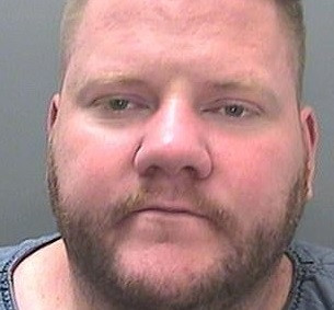 Și-a înjunghiat iubita și a lăsat-o în agonie pe canapea. Ce i-ar fi spus în timpul atacului