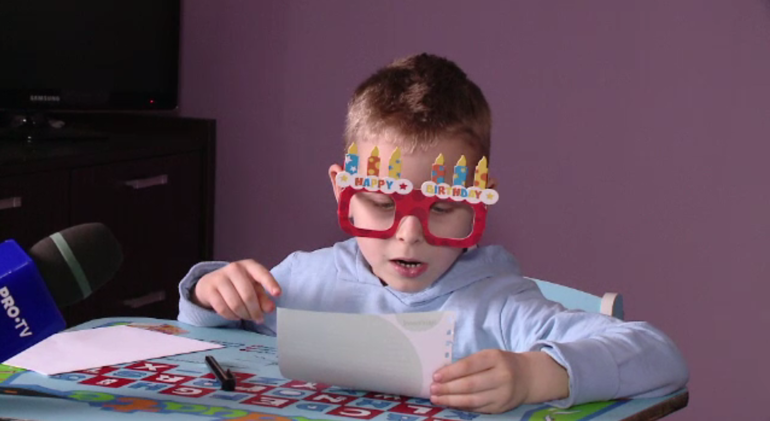 Scrisorile curg lanț către Moș Crăciun. Motivul pentru care un băiețel vrea puține cadouri