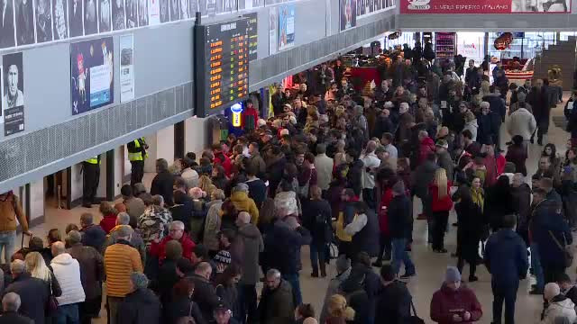 Aeroportul din Otopeni, aglomerat înainte de Crăciun ca în mijlocul verii